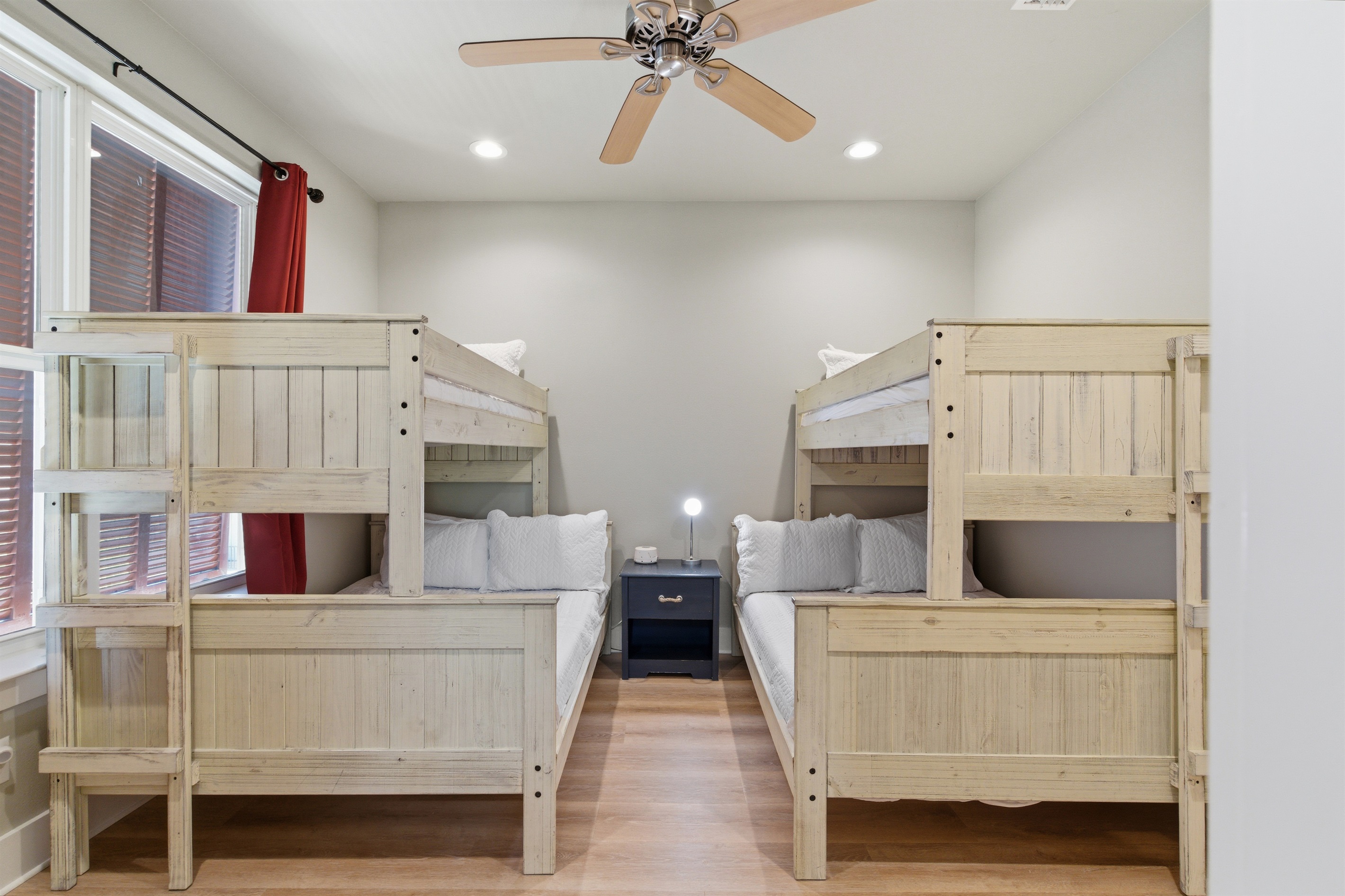 Bunk Room (2x Twin over Full)