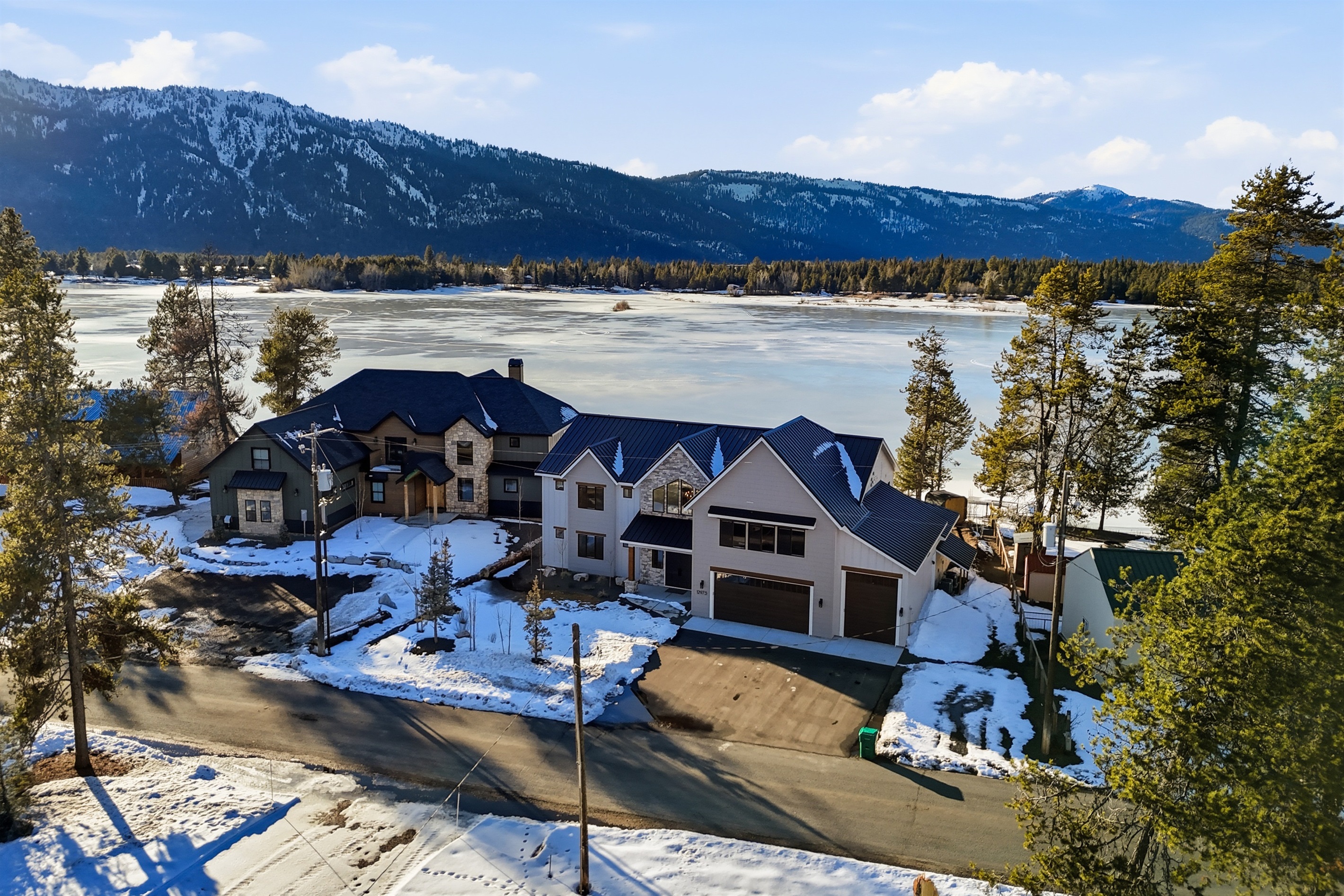 Breathtaking Shoreline Views from This Luxury Mountain Home