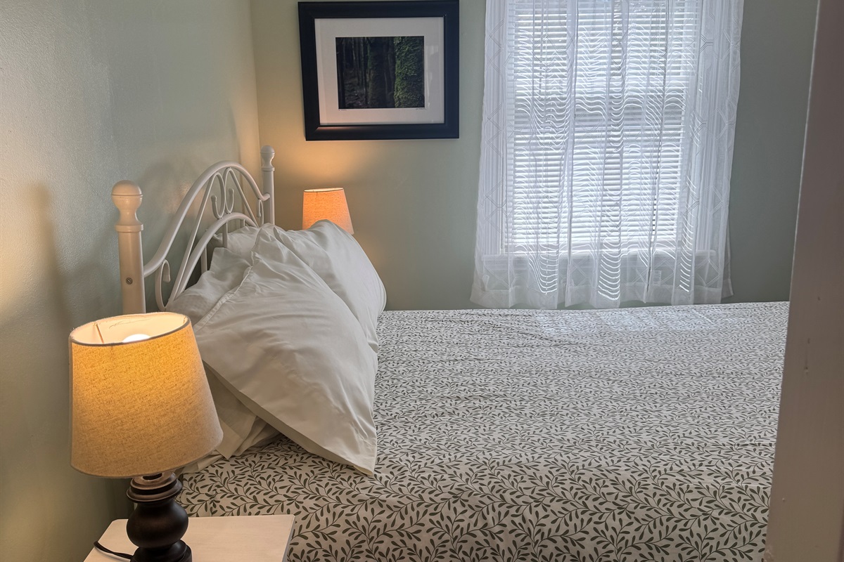 Queen bedroom