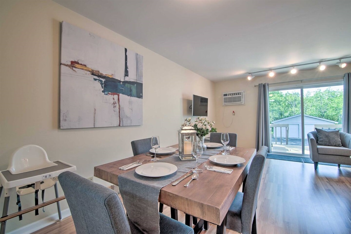 2Bd Unit: One highchair is available for your convenience.