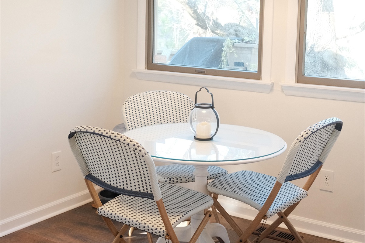Breakfast Nook - morning coffee or kids table!