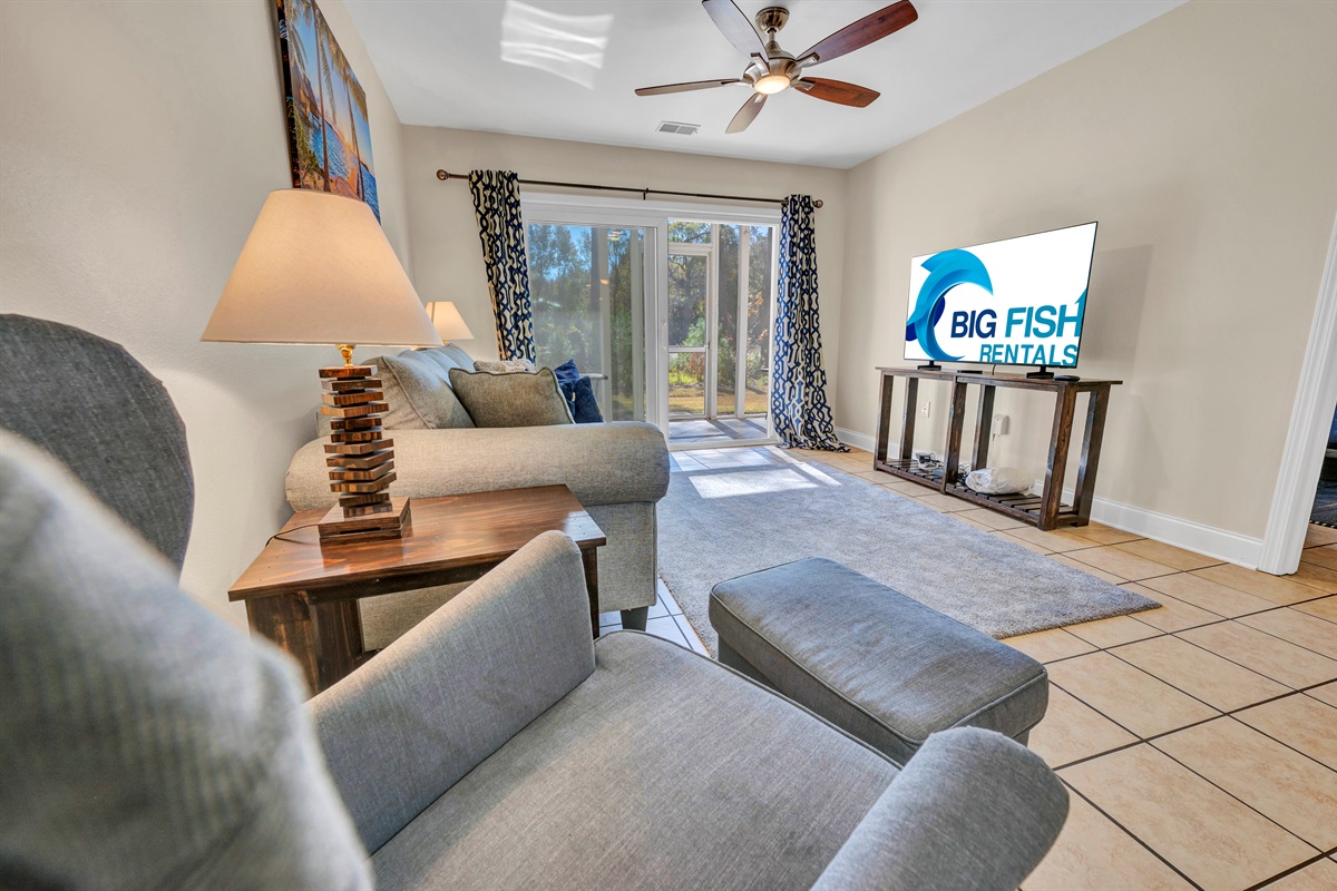 Living Room with Stunning Views🌊☀️
