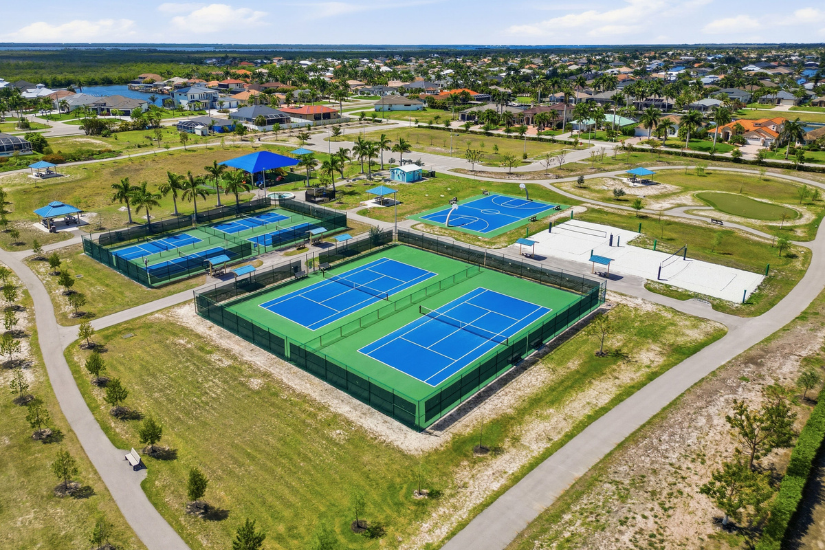 Park-Pickleball, tennis, basketball, beach volleyball & putting green