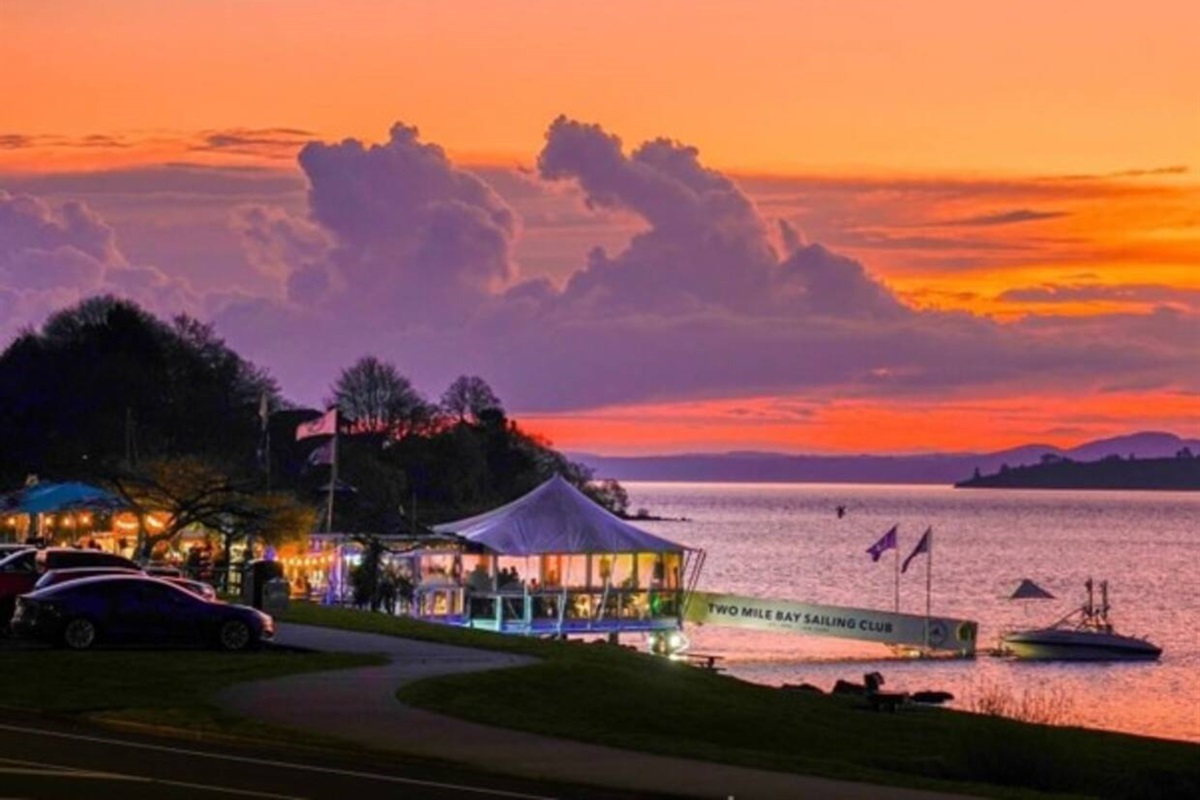 Beautiful sunsets at the 2 mile bay cafe!