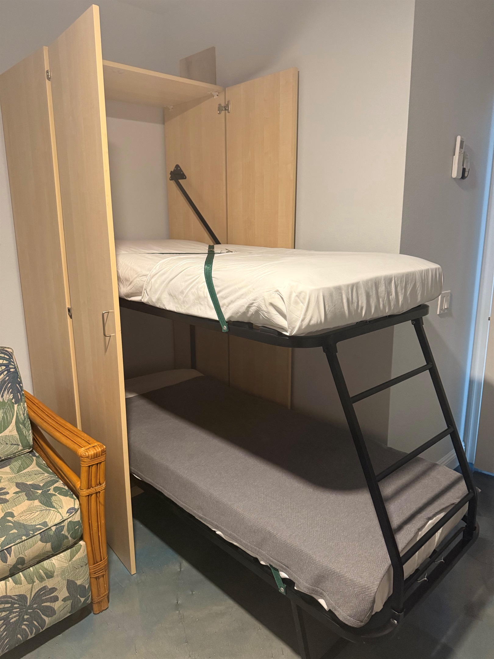 Murphy type bunk bed