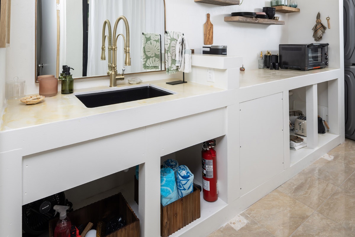 A kitchenette that maximizes space with all essentials included.