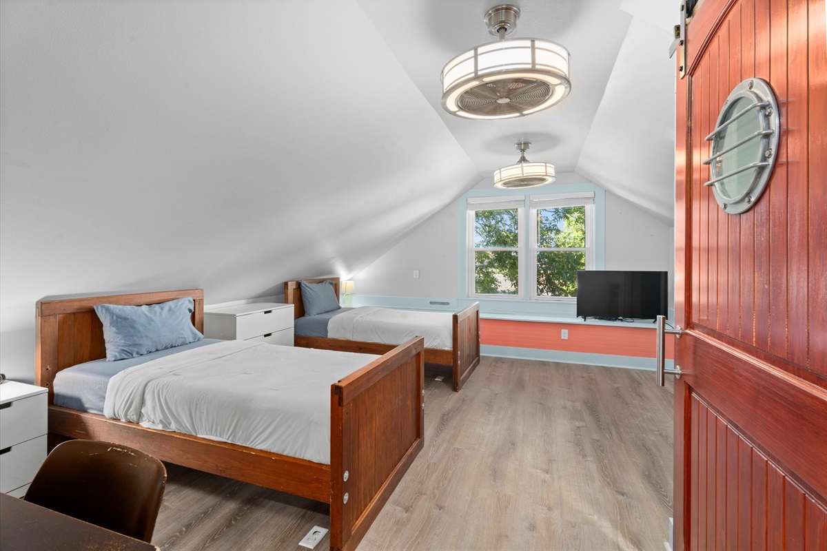 af47fdccf22e48bca2126f503ff1367a Large | Beachhouse | Texas | TX | Vacation Homes | Galveston | Crystal Beach | Kokomo | Breezy Days | Beachfront Elegance | Sunrise Serenity | Southern Sands Property Management, LLC