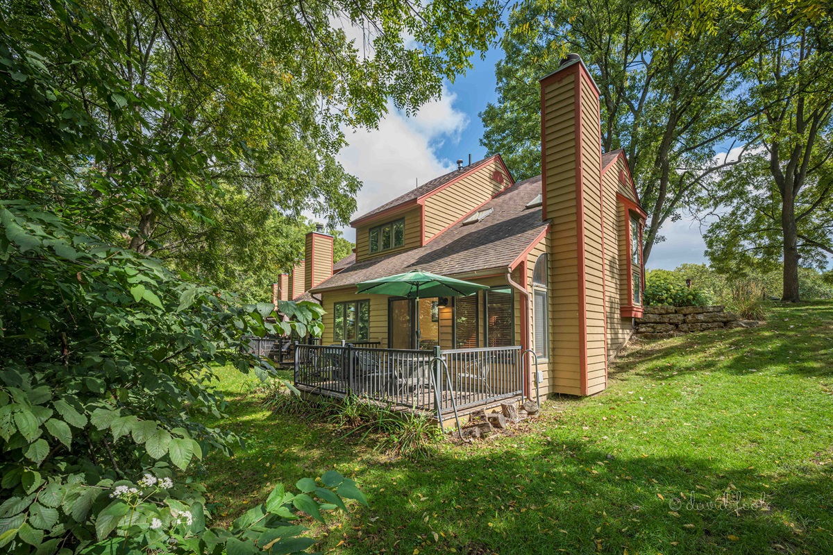 Private deck w/grill