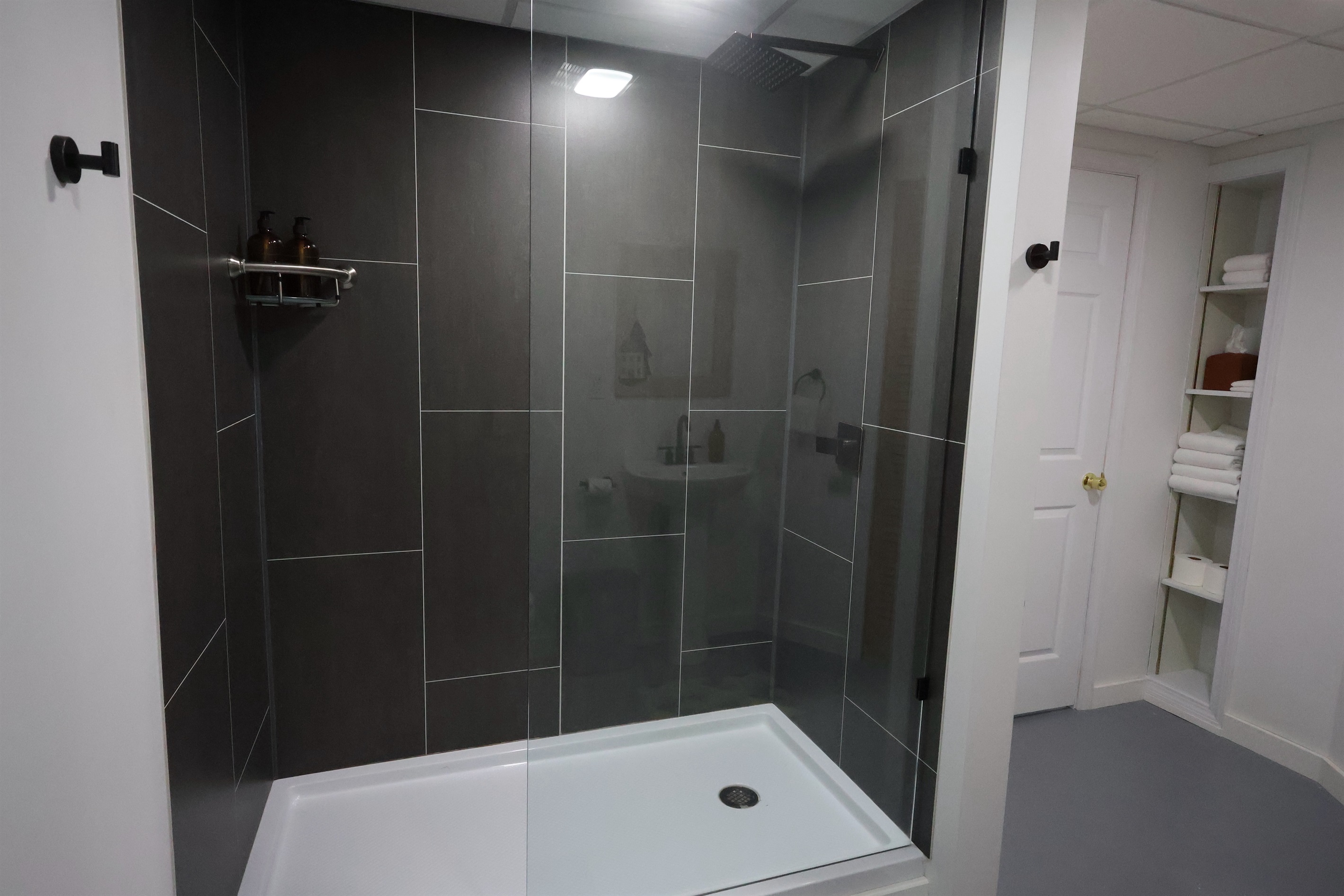 Basement Bath, full