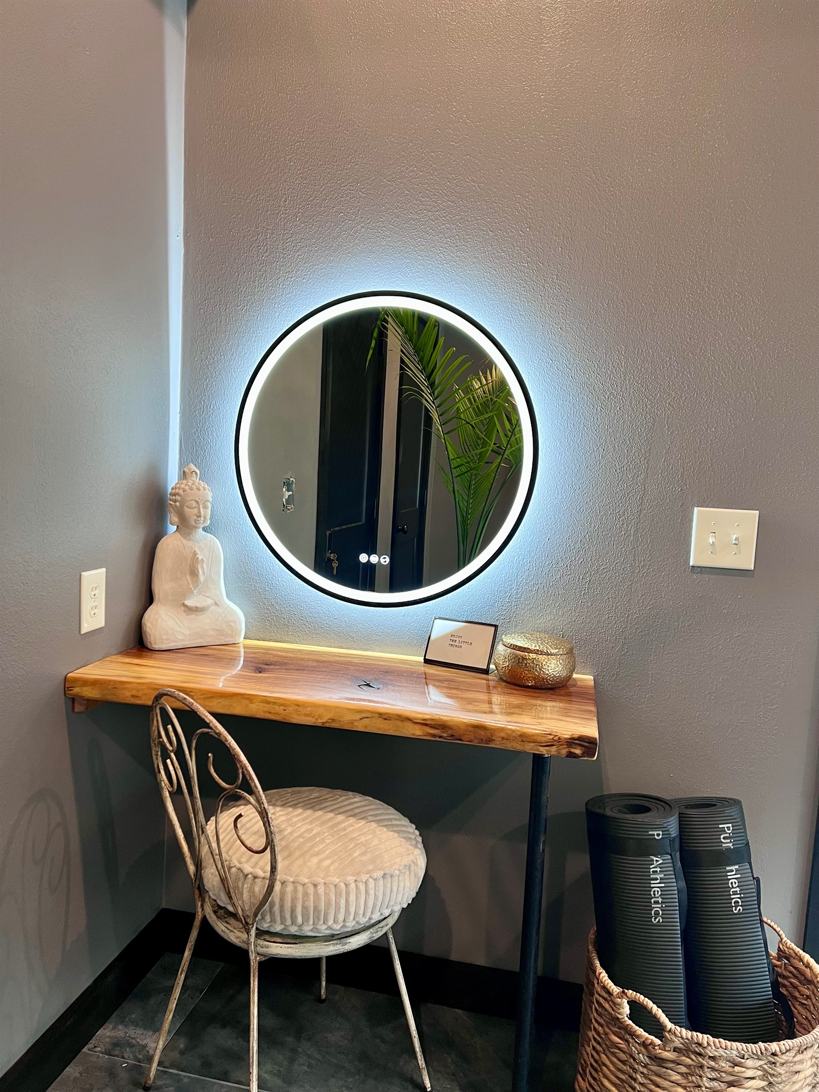 Make up vanity in spa room.