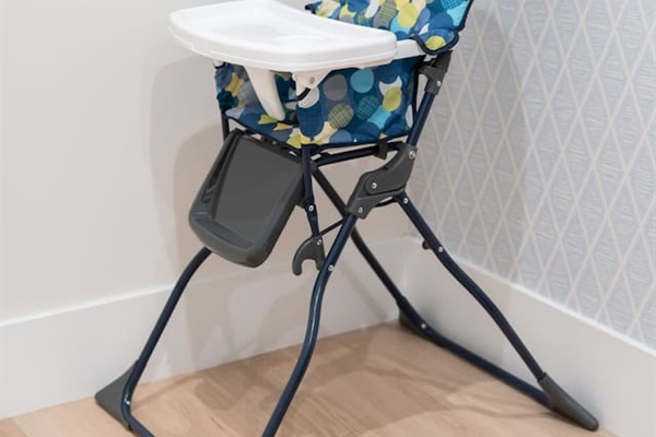 High chair for little ones – Family-friendly amenity with a foldable high chair, making mealtime easier for guests with kids.