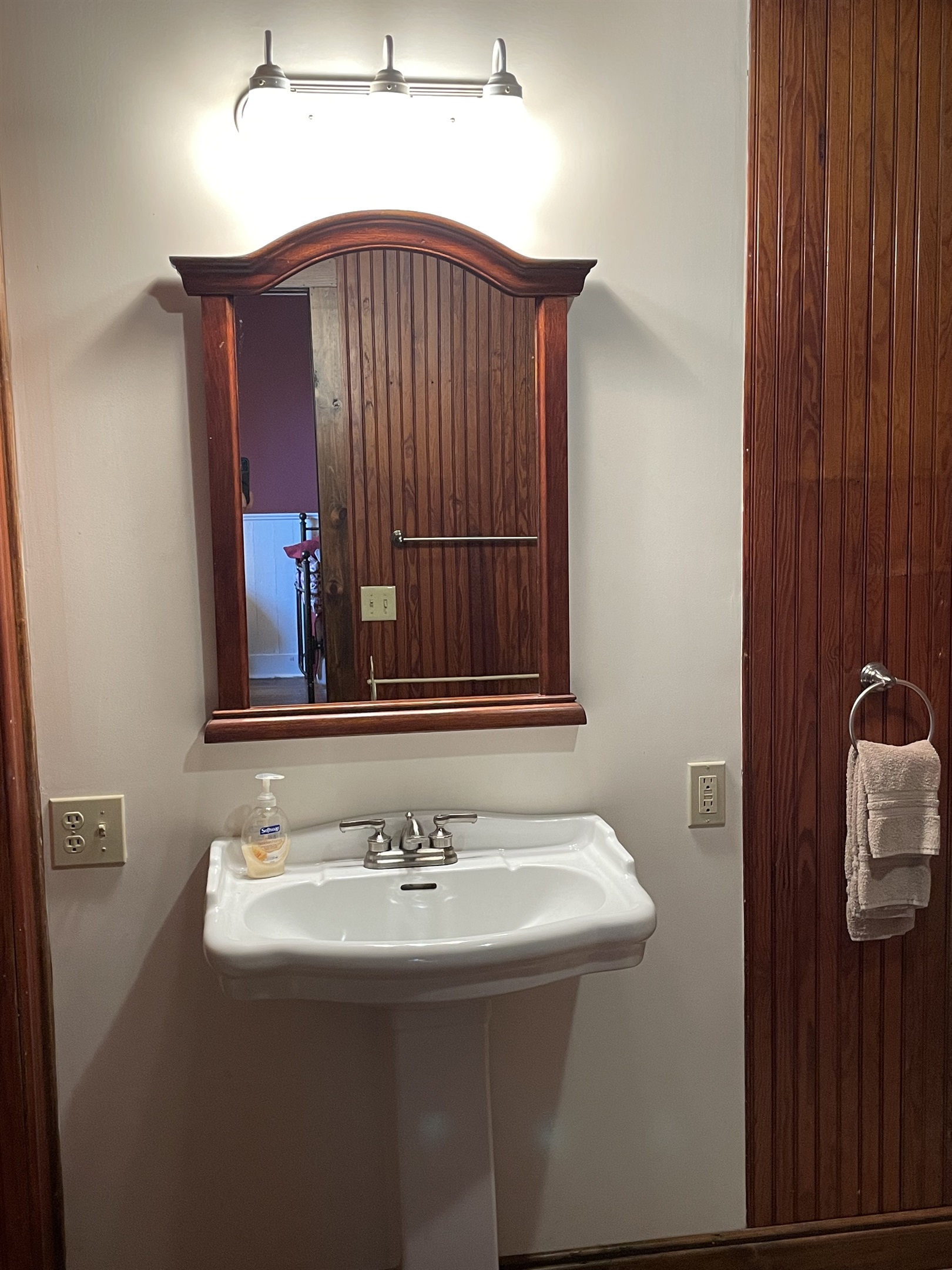 Ensuite bath in Queen#1 + Daybed room