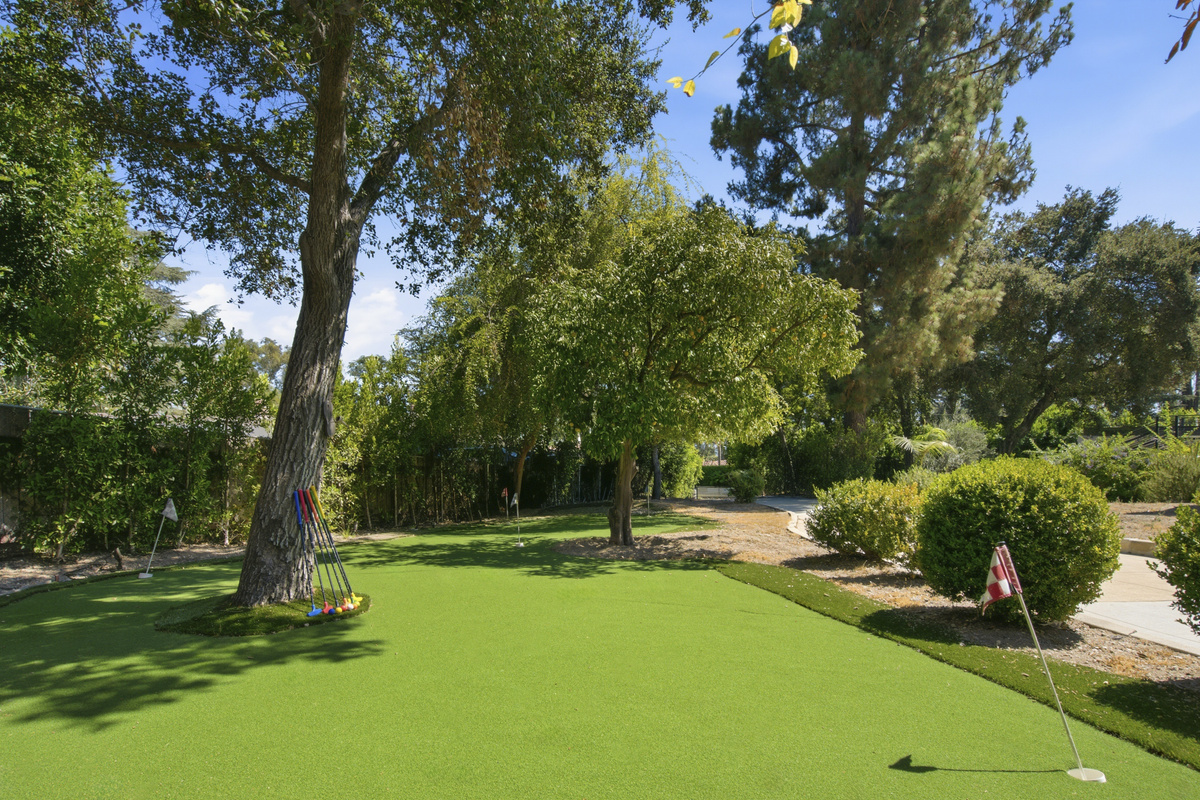 Lounge by the pool, shoot some hoops, and enjoy a friendly game of mini golf without leaving home.