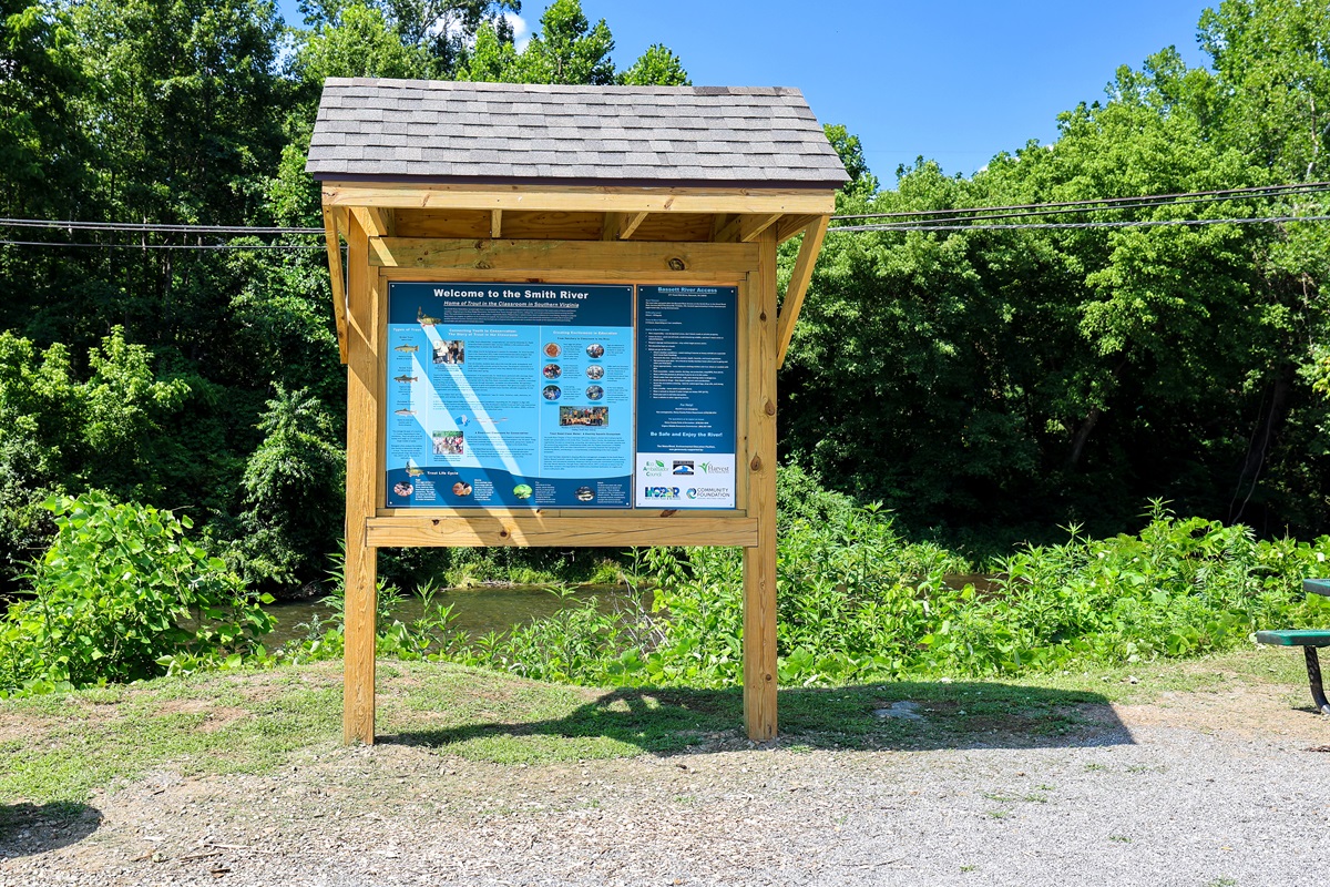 Smith River access, bring your kayaks and canoes