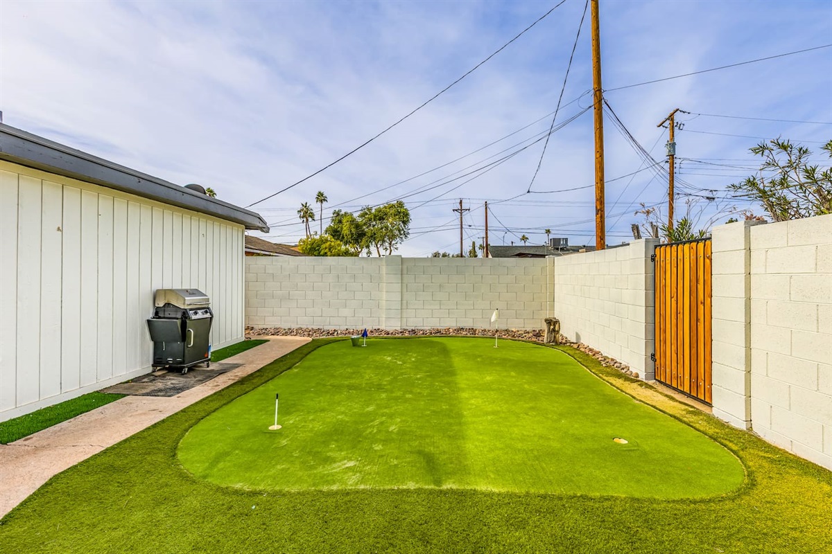 Host a BBQ next to your own putting green—perfect for casual hangouts or celebratory meals.