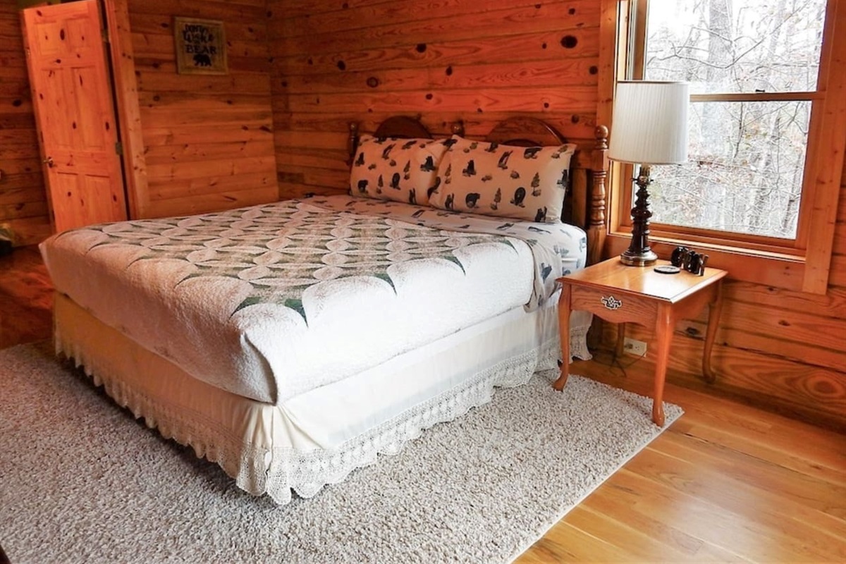 Primary bedroom #1 on main level of the cabin