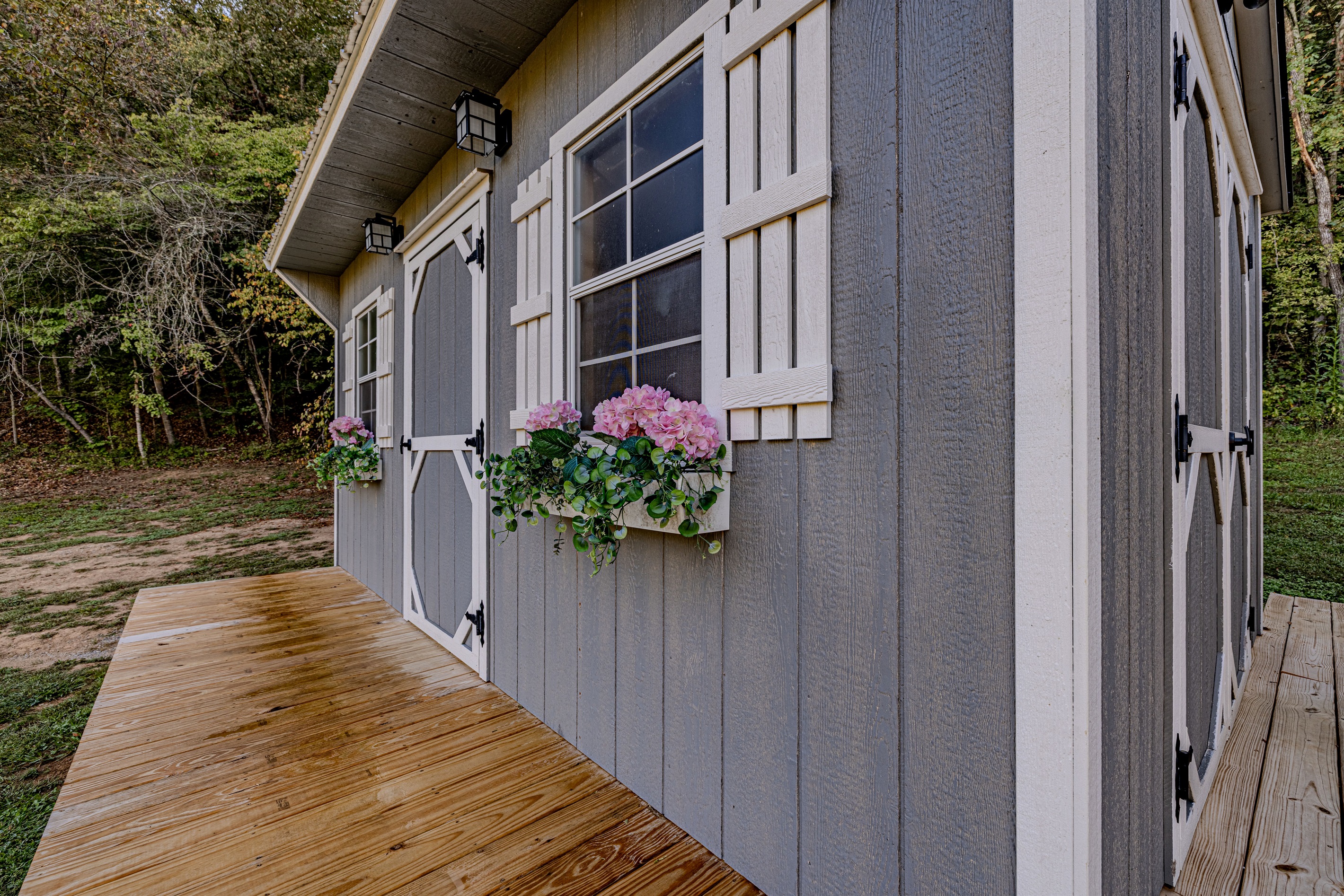 Glamping means no compromise on facilities. We’ve ensured your experience includes the luxury of a real bathroom.