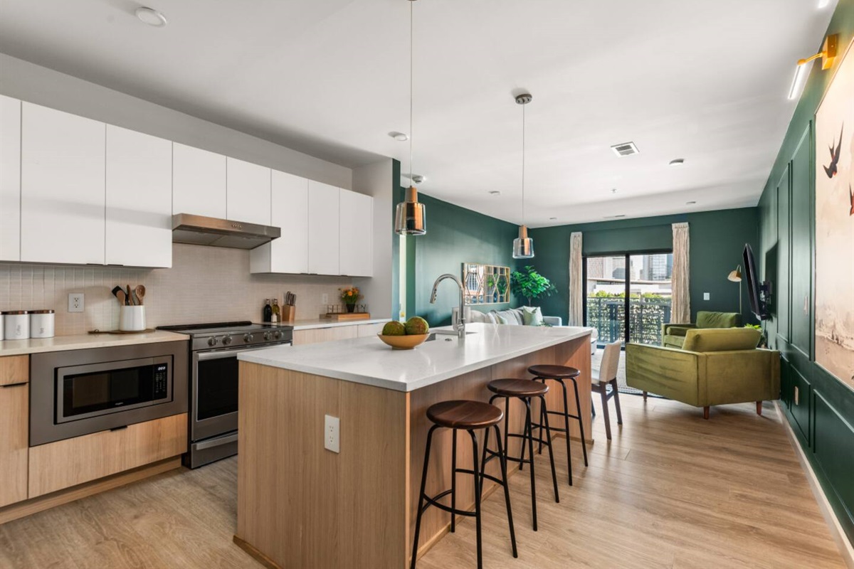 635_7th_Ave_S_306_reshoot_04