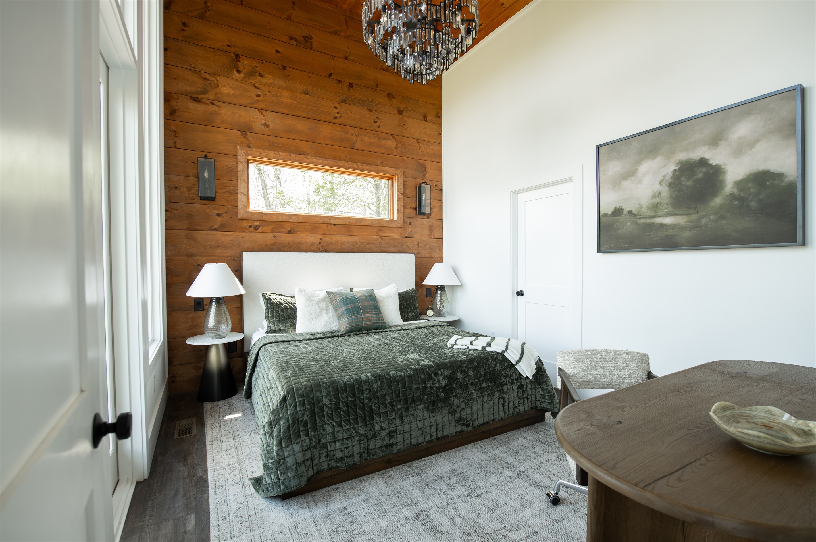 King Suite 1 Private retreat with mountain views, balcony and workspace