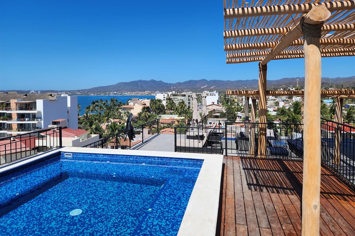 Roof Top Bar Hot Tub