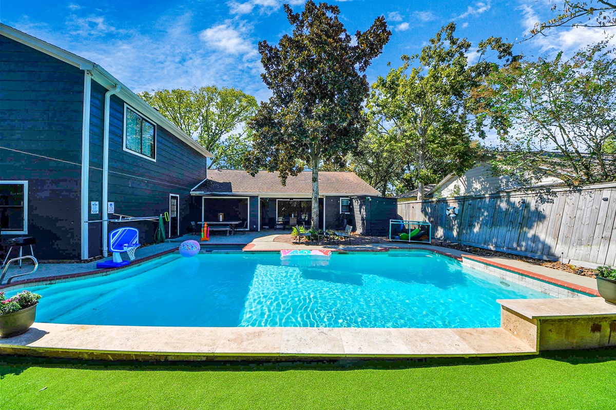 Anybody up for some pool basketball?