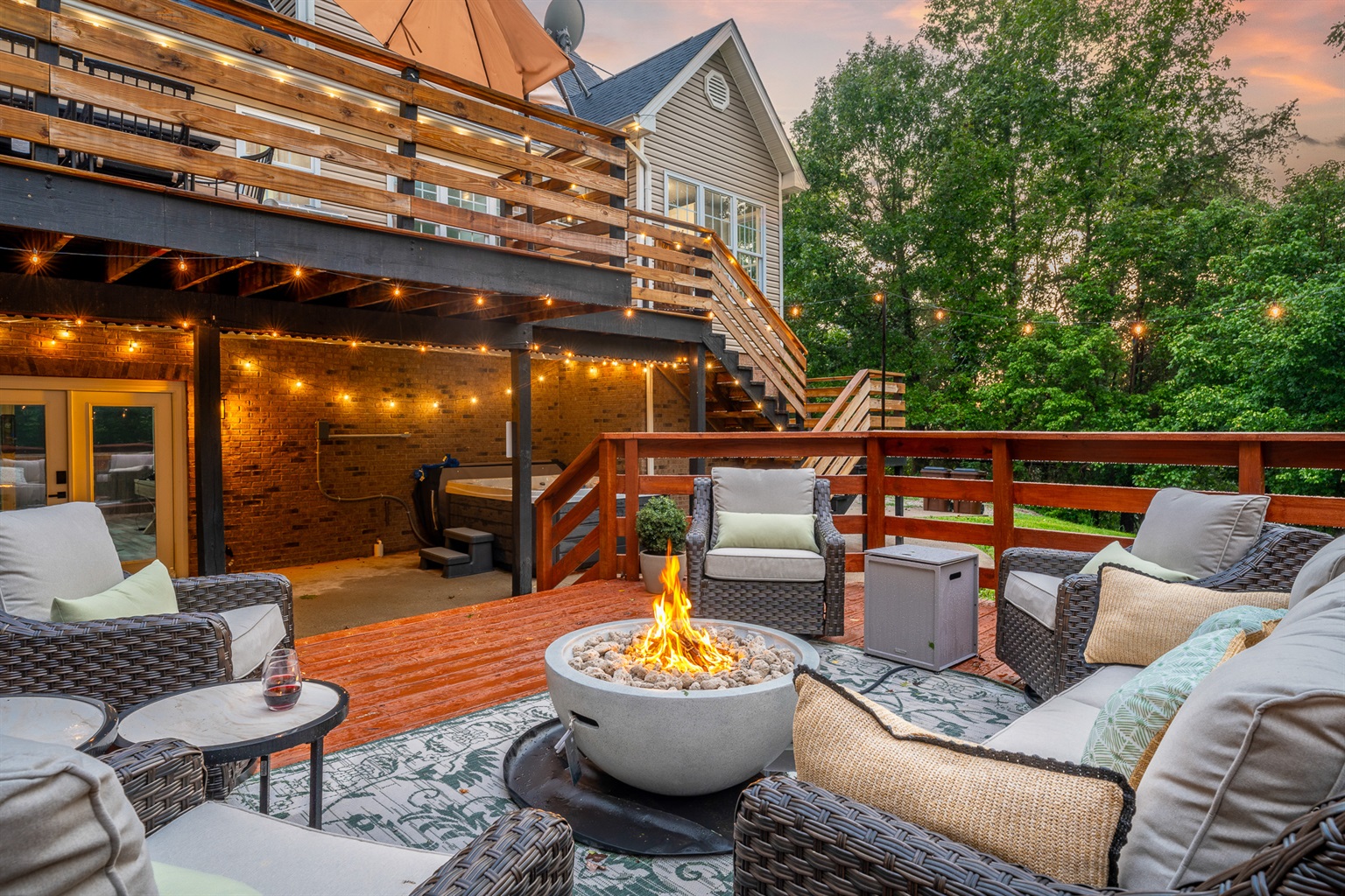 Enjoy the serene, country living while sitting in the lower deck. The stary sky and the serenade by the frogs will be simply magical. 