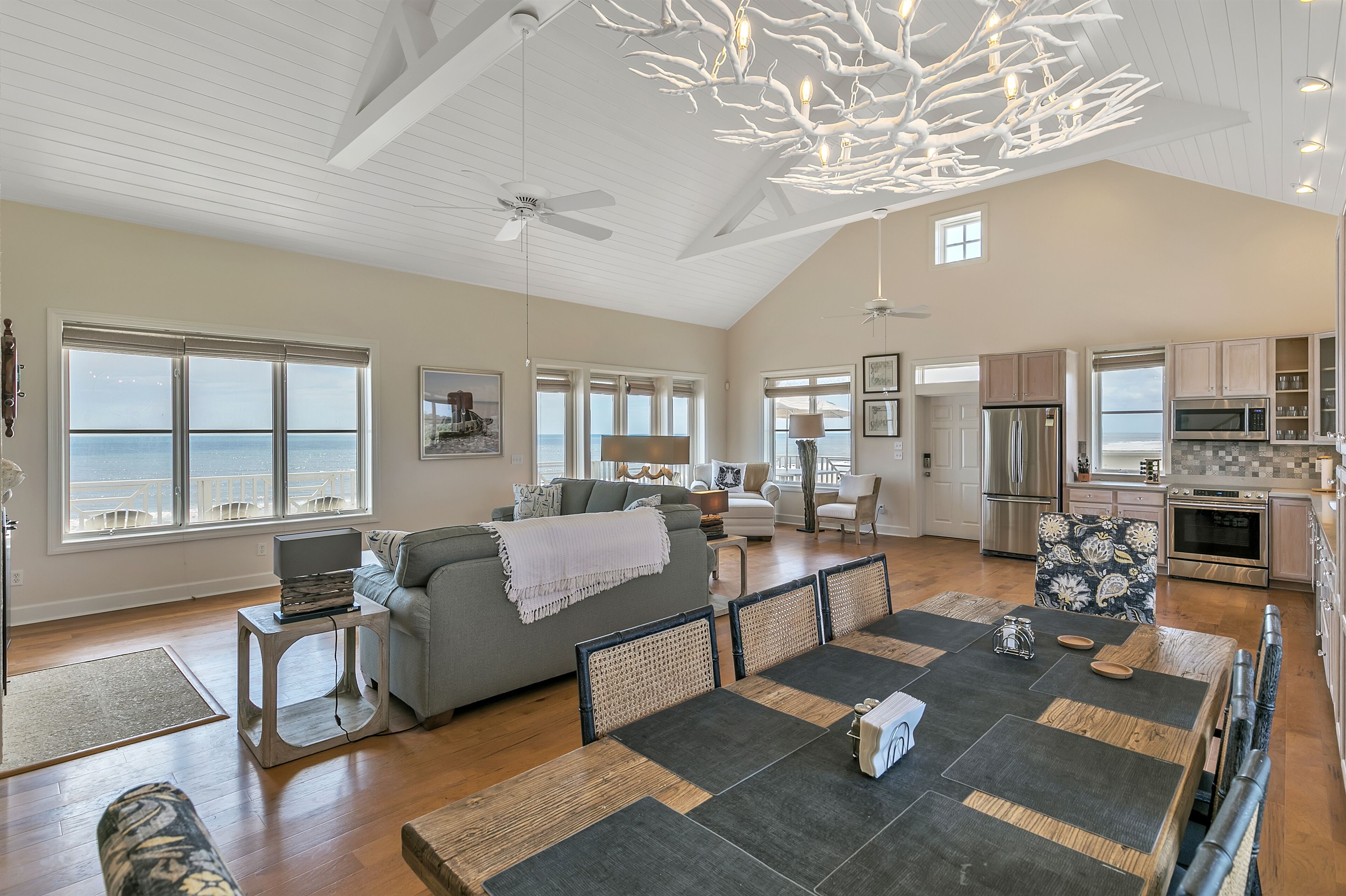 Tipsy Turtle offers a luxury oceanfront vacation for your group!