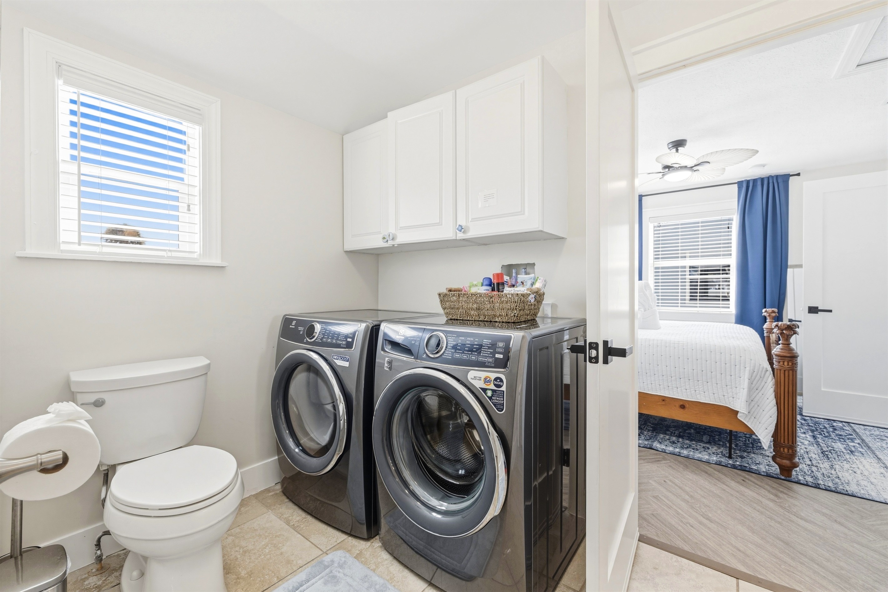 Full-size washer & dryer for easy stays.