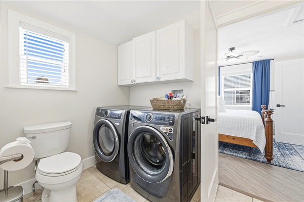 Full-size washer & dryer for easy stays.