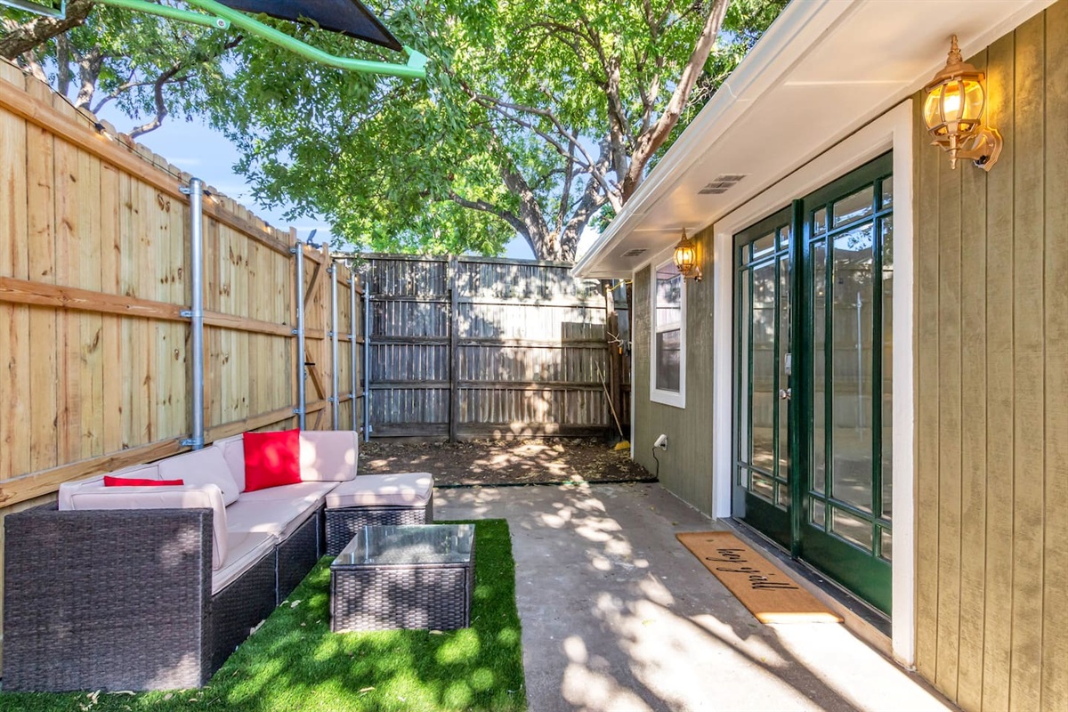 Welcoming double doors provide private, step-free access to this single-level Dallas home and its inviting patio seating.