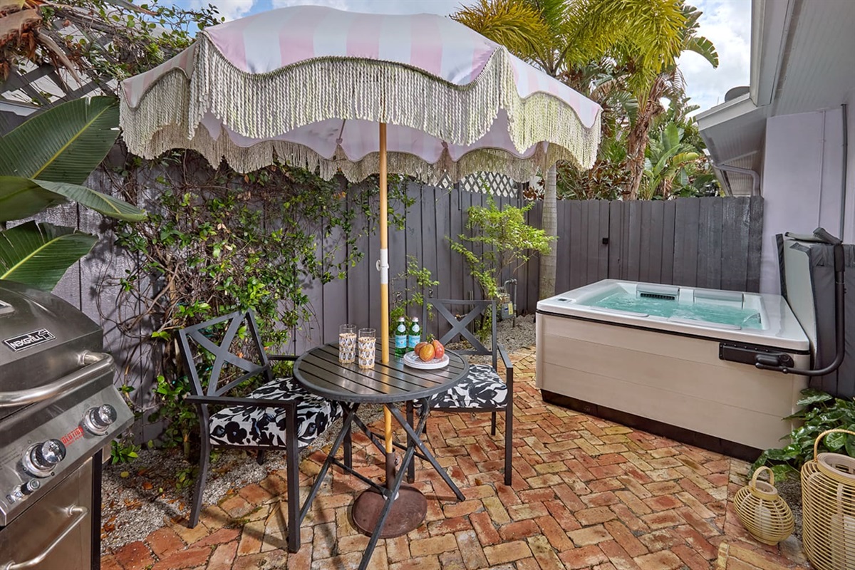 Step into your own private oasis, where you can enjoy your morning brew or dine al fresco at a charming café table. Unwind in the luxurious Bullfrog spa, all surrounded by tropical charm and the gentle warmth of the Florida breeze.
