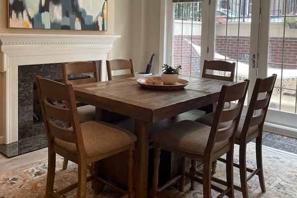 Large dining area perfect for shared meals, work, or planing your Chicago trip