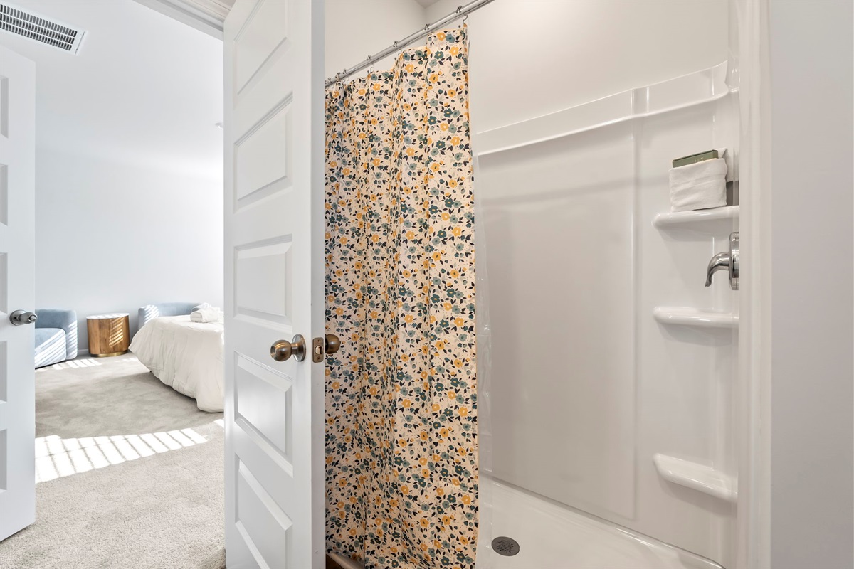 Upstairs full bathroom