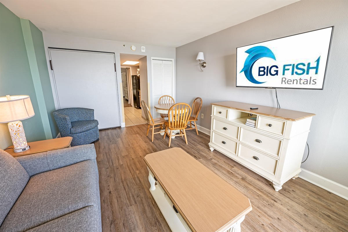 Living Room with Stunning Views🌊☀️