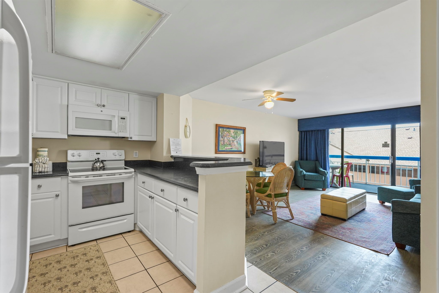 Open layout condo with full kitchen and oceanview living room