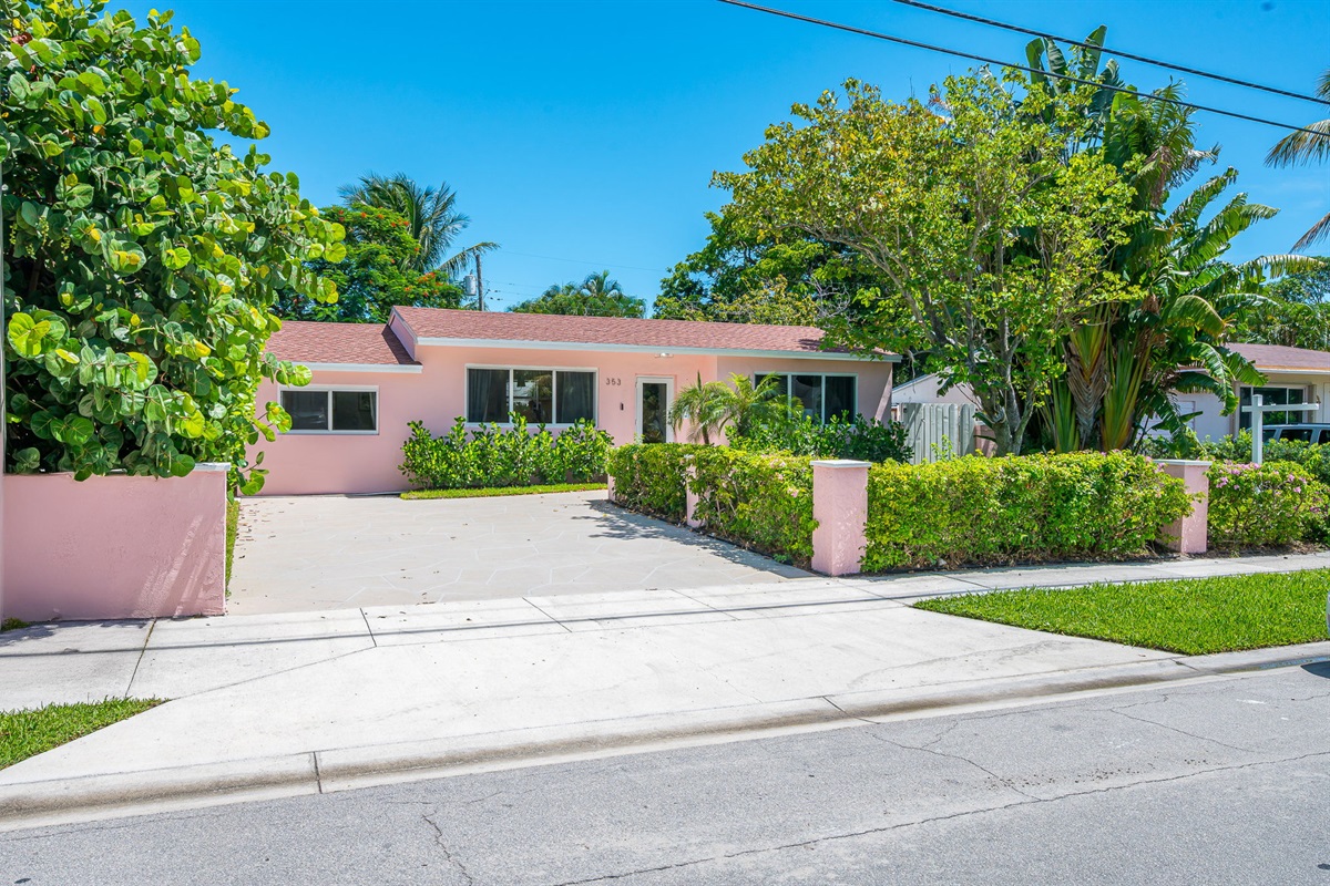 This charming SoSo home welcomes you with its cheerful pink exterior, tropical landscaping, and coastal charm. Located in a safe, walkable neighborhood—just steps from shops, and restaurants.