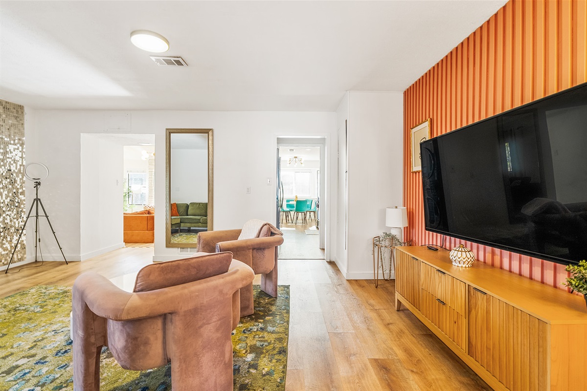 An elegant space 🛋️💫, blending modern aesthetics with comfort, perfect for lounging or hosting guests in style.