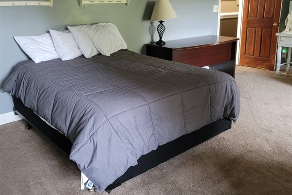 Bedroom 3 (BR3) Queen Bed