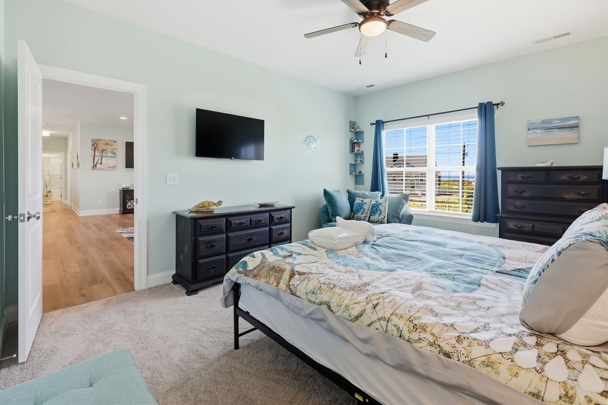 Private king suite with easy access to ensuite bathroom