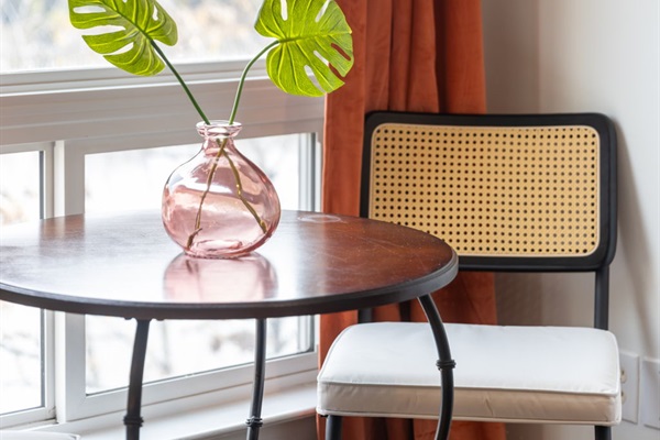 Place to dine and watch the river