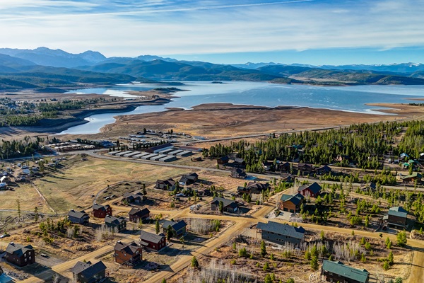 Perfectly placed in the heart of it all—where mountain views, fresh air, and the charm of a rustic, upscale retreat come together.