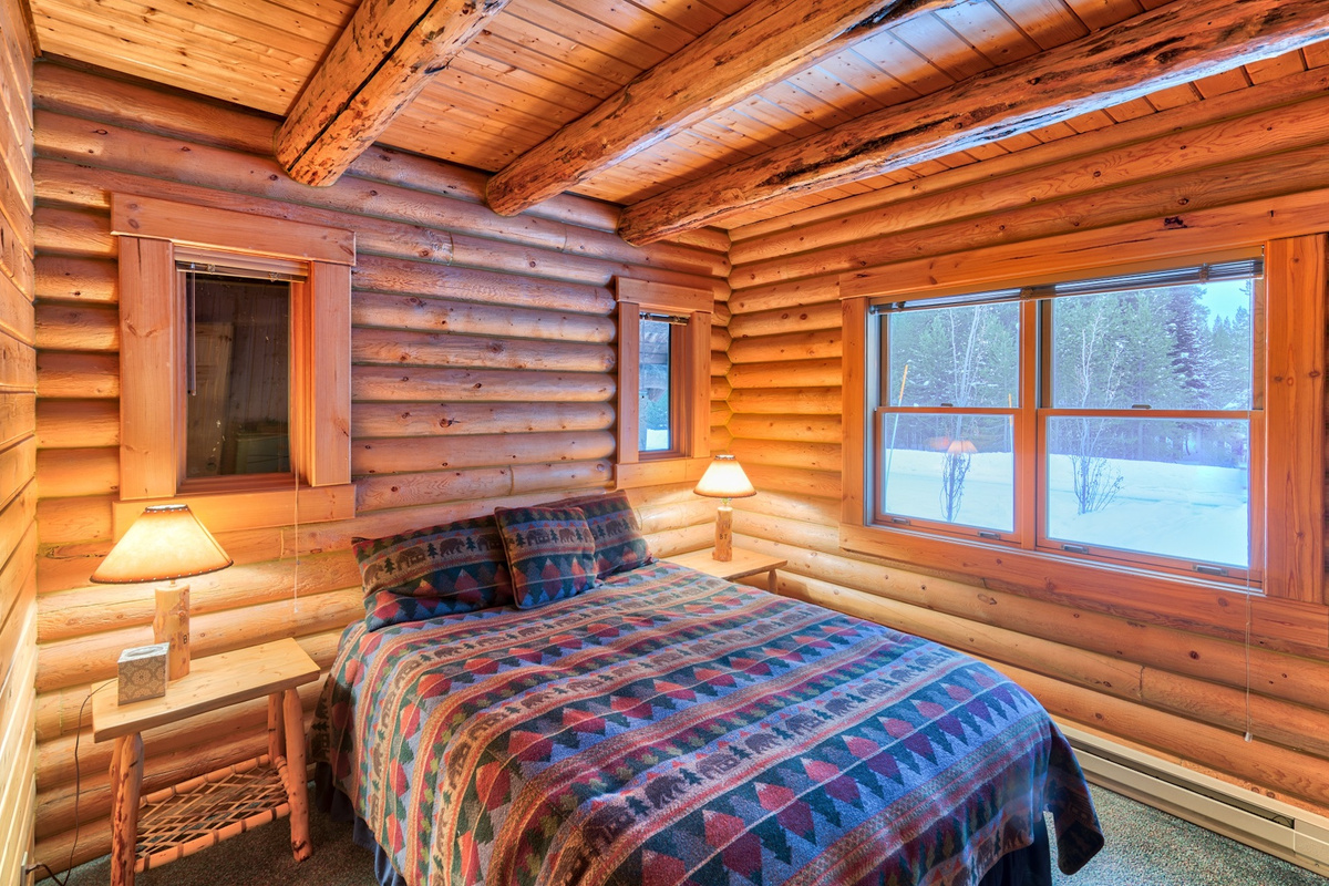 Bedroom 2: queen bed, enjoy a cozy cabin feel along with beautiful views of nature.