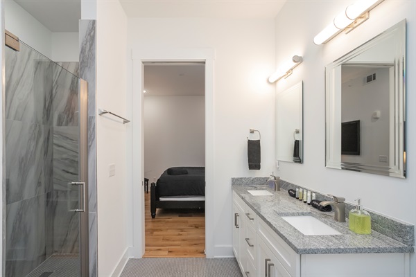 Beautiful Ensuite bath with plenty of space off the Capital Room