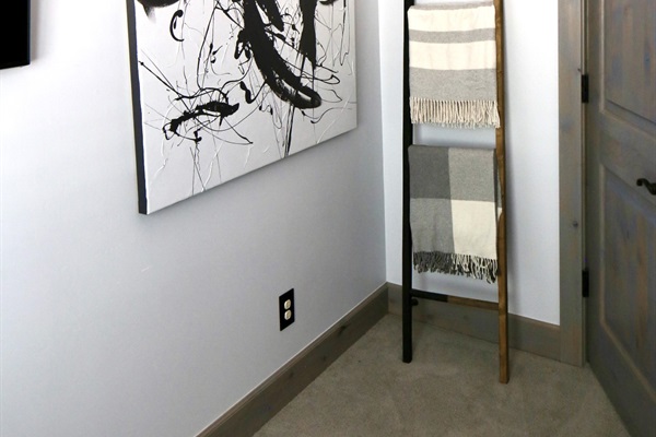 queen office bedroom