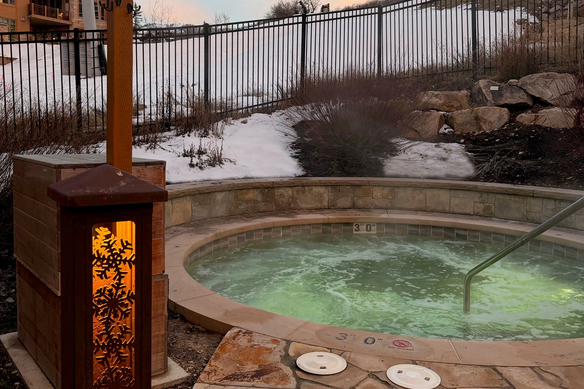 2nd large hot tub overlooking ski run