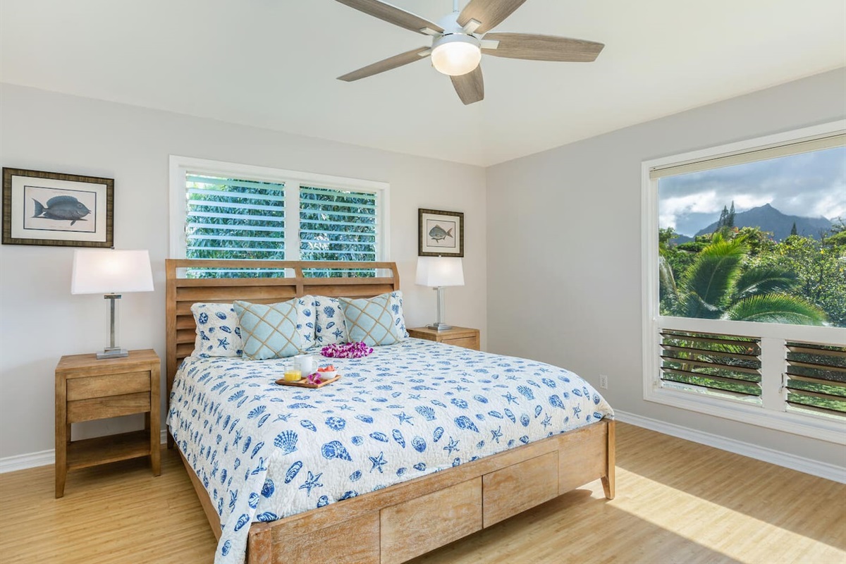 Lani Hanalei Master Suite Upstairs - King-size Bed