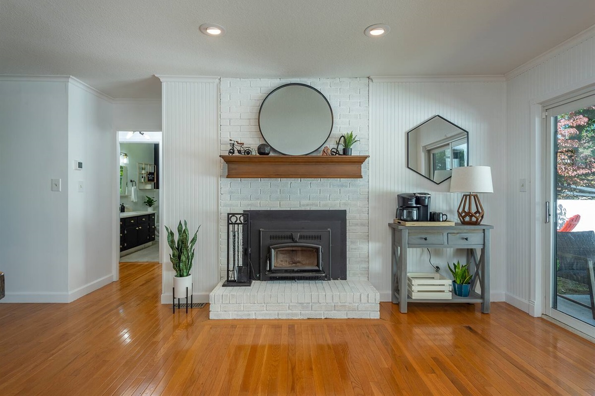 Beautiful working fireplace - coffee bar to right. 