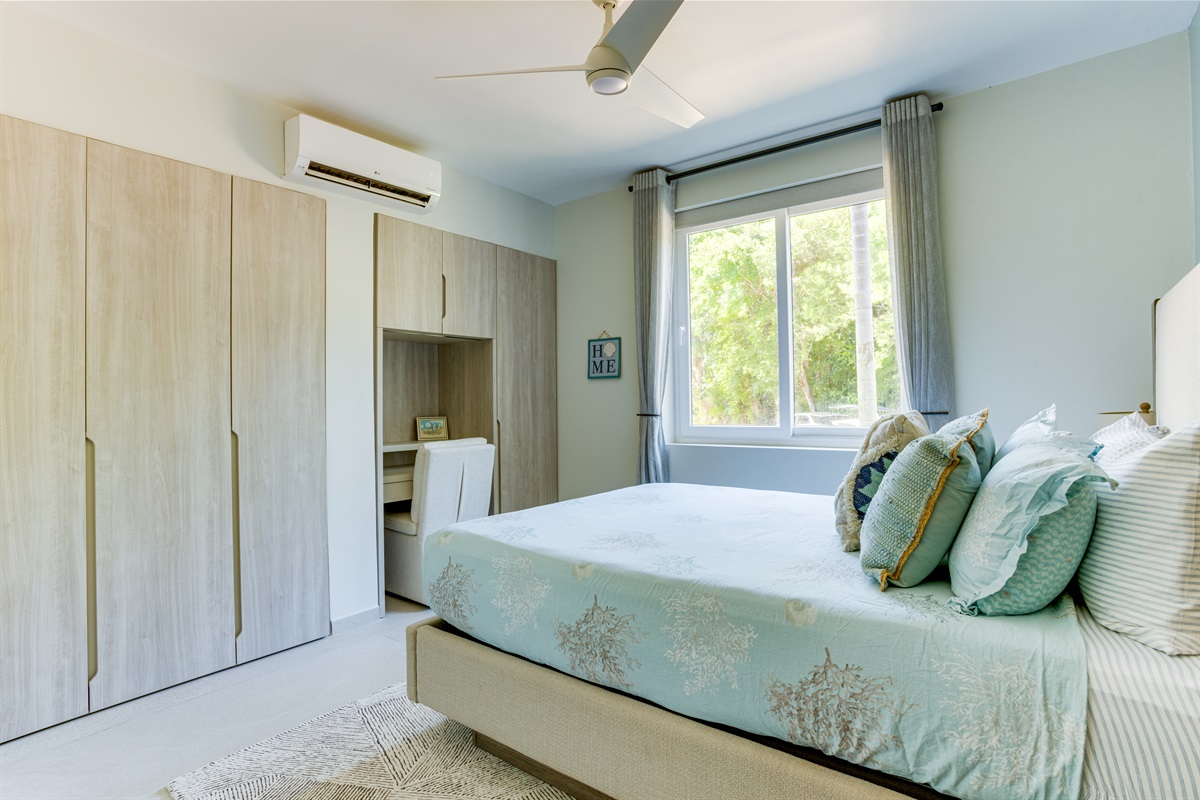 Bedroom 3 with Desk