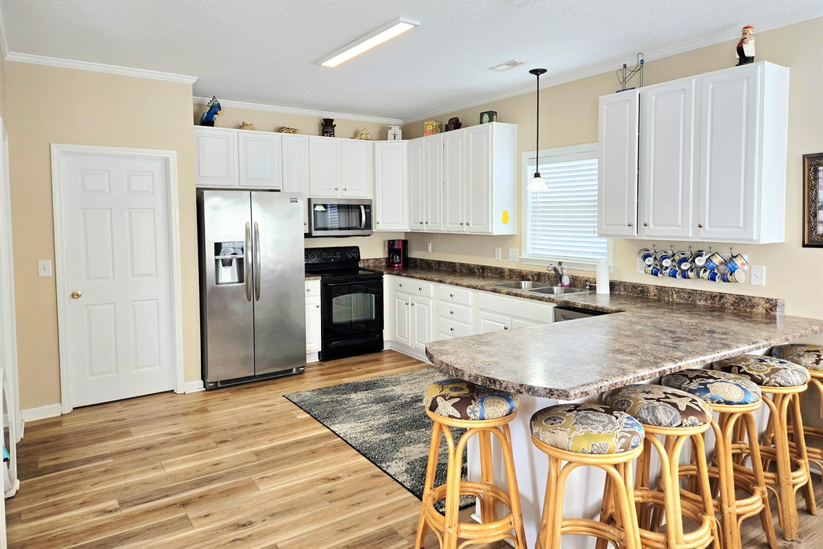 Full Kitchen w/ Dishwasher