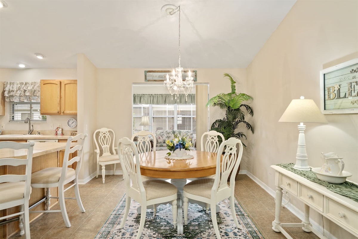Beautiful and elegant dining room 
